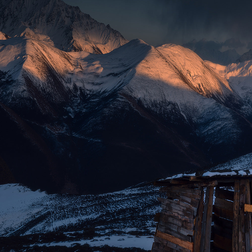 Cottage at the Foot of the Snow Mountain-Wuchao Du